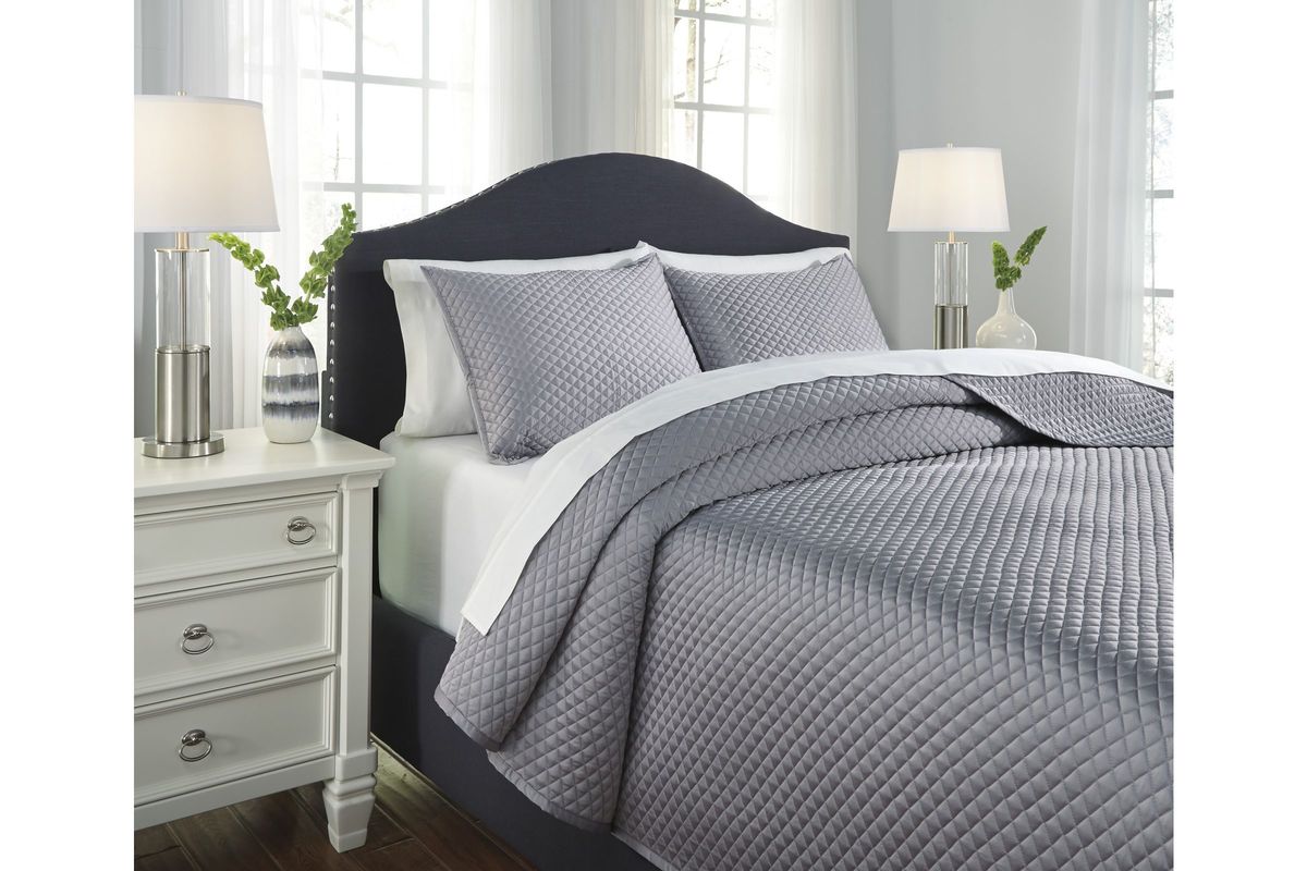 Dietrick King Quilt Set in Grey by Ashley at Gardner-White